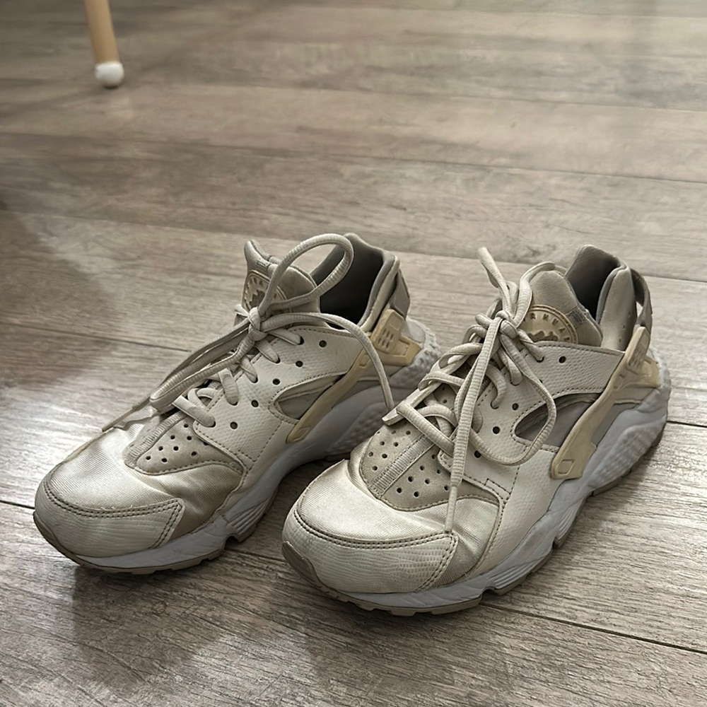 Cream and Tan Hurrache Athletic Sneakers